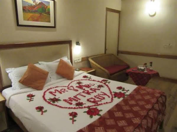 The Eee Cee Hotel Shillong Bagian luar foto